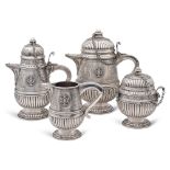 Silver tea and coffee service (4) Italy, maximum h. 23 cm. marks of Luigi Genazzi, Milan, pear-