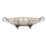 Silver centerpiece Italy, 20th century 8,5x42x22 cm. shaped line body, lateral grips chiseled with