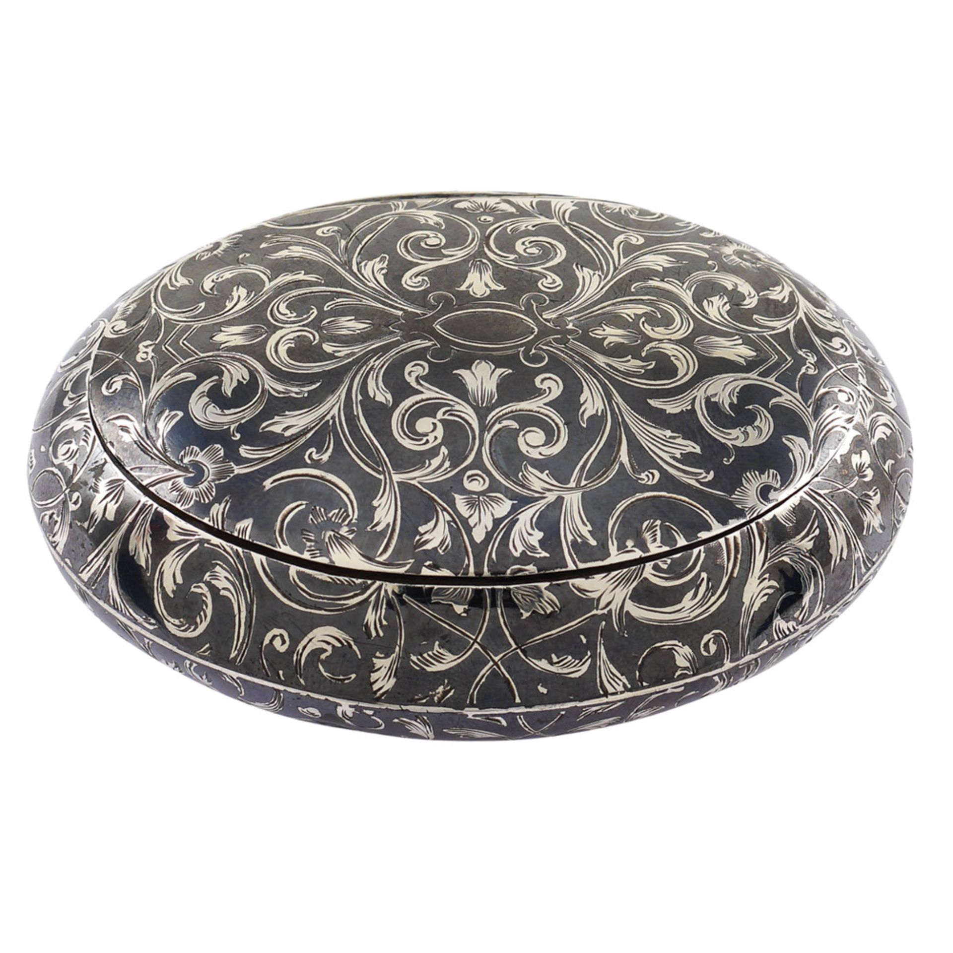 A silver niello snuffbox France, 19th century weight 70 gr. body engraved with volute plant