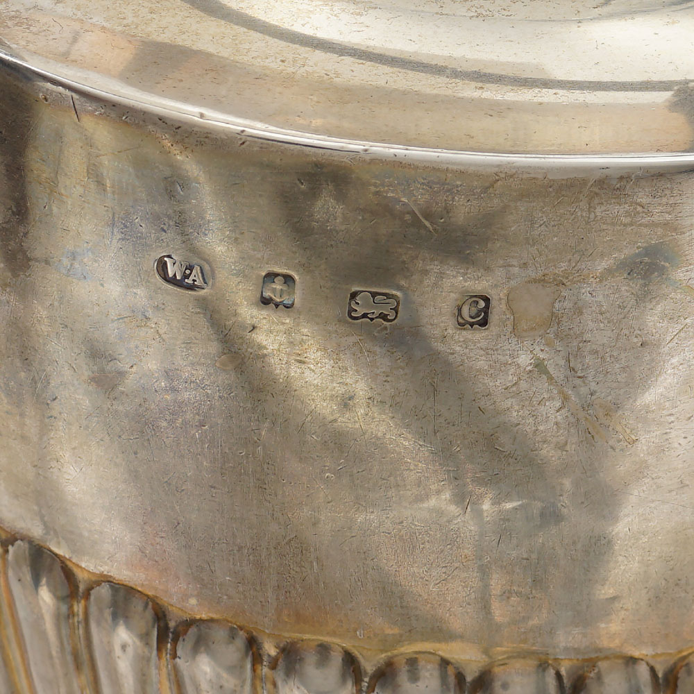 Silver tea kettle Birmingham, 1902 h.34 cm. marks of William Aitken, weight 1047 gr. - Image 2 of 2