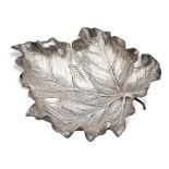 Silver basket Italy, 20th century 5x24,5x28 cm. shaped like a leaf, weight 552 gr.