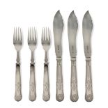 Silver fish flatware service (24) London, 1892 9x43x28 cm. marks of Charles Boyton, comprising: 12