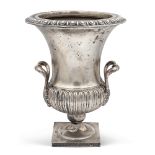 Two-handled silver Medicean vase Italy, 20th century 29x23 cm. shaped body resting on a square base,