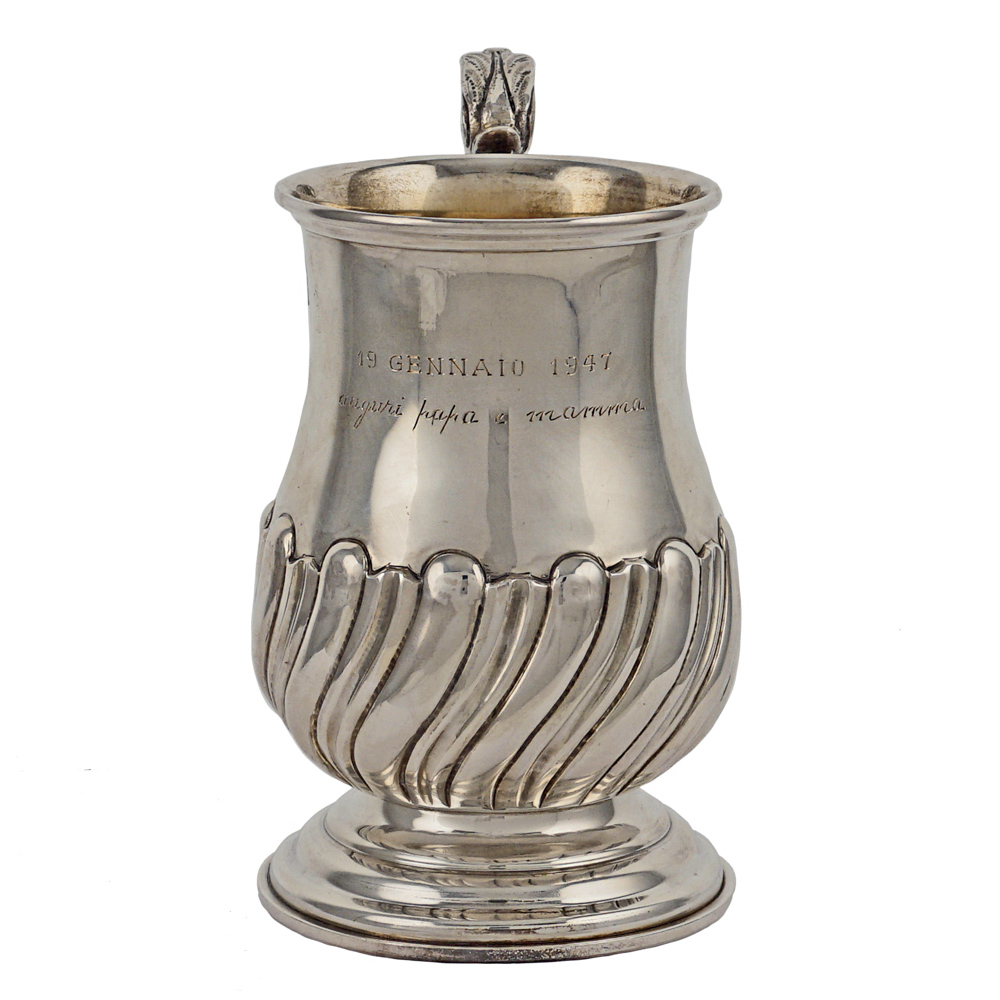 Silver mug Italy, 20th century weight 427 gr. body smooth and fluted, spiral handle, circular - Image 2 of 2