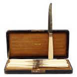 Vermeil knive dessert set (12) France, 19th century tot. weight 384 gr. bone handles, within case
