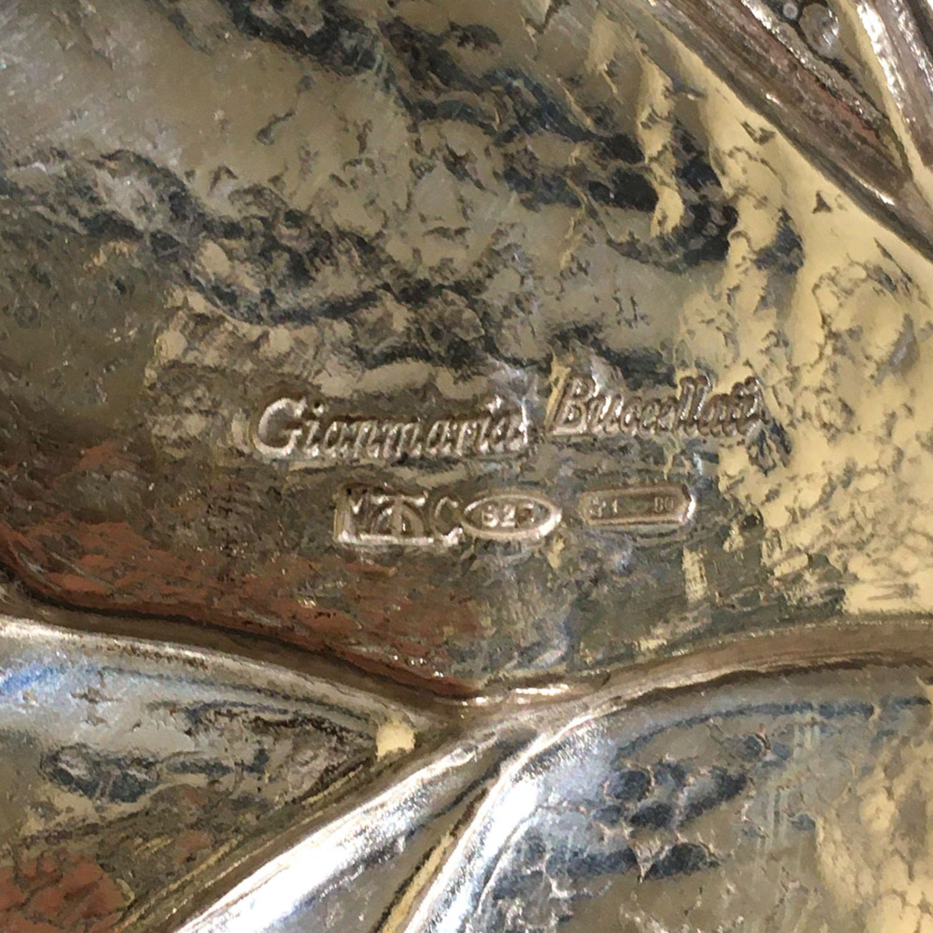 Gianmaria Buccellati , silver basket Italy, 20th century 4x21,5x28,5 cm. leaf shape, signed, - Bild 2 aus 2