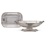 Group of silver objects Italy, 20th century tot. weight 660 gr. a) Silver coin tray, shaped body,