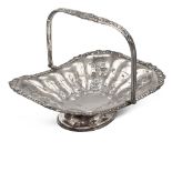 Silver plated metal basket with handle England, 19th-20th century 20,5x26,5x22 cm. rectangular shape