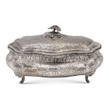 Shaped line silver jewelry box Italy, early 20th century 11,5x20,5x13 cm. decorated with leaf and