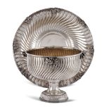 Silver and vermeil centerpiece Italy, 20th century weight 1665 gr. composed of a cup and a