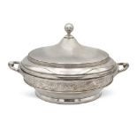 Silver plated metal vegetable dish England, 20th century 18x33x26 cm. circular body engraved and