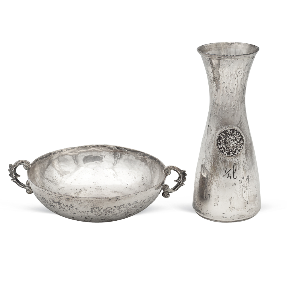 Group of silver objects (2) Italia, 20th century tot. weight 433 gr. a) 1/4 liter silver wine