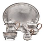 Silver tea and coffee service (5) Italia, bollo Fascio anni 30-40 h. 16,5- 43x33 cm. wicker handles,