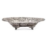 Silver basket Italy, 20th century 5x26x20,5 cm. oval shape, shaped profile, resting on four feet,