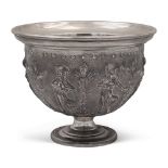 Silver cup 20th century 13,5x17 cm circular body chiseled with vegetal patterns, weight 1170 gr.