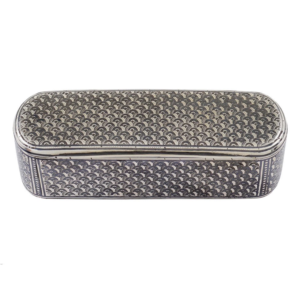 A silver niello snuffbox France, 19th century weight 95 gr. carved surface decorated with scroll