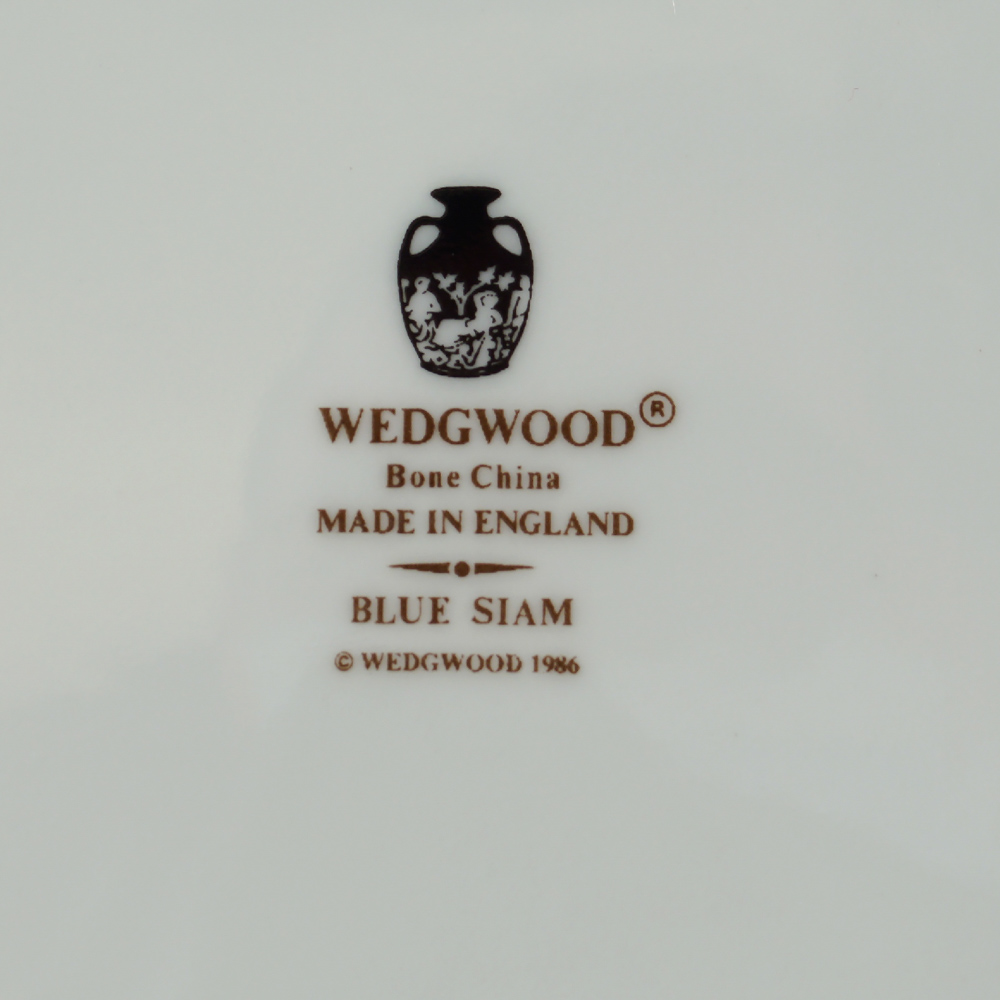 Wedgwood, polychrome ceramic table service (99) England, 1980s Blue Siam model, profiled in gold, - Image 2 of 2