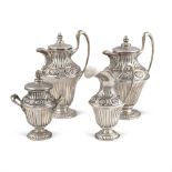 Silver tea and coffee service (4) Italy, 20th century maximum h. 24 cm. marks of F.lli Borzoni,