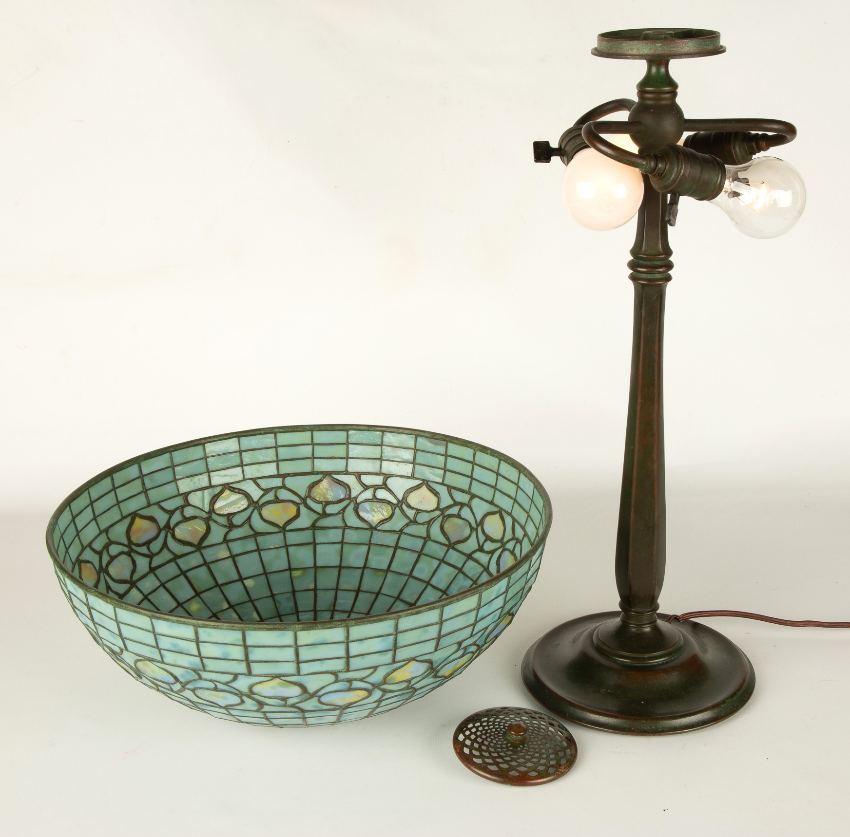 Tiffany Studios, New York, Acorn Table Lamp - Image 3 of 7
