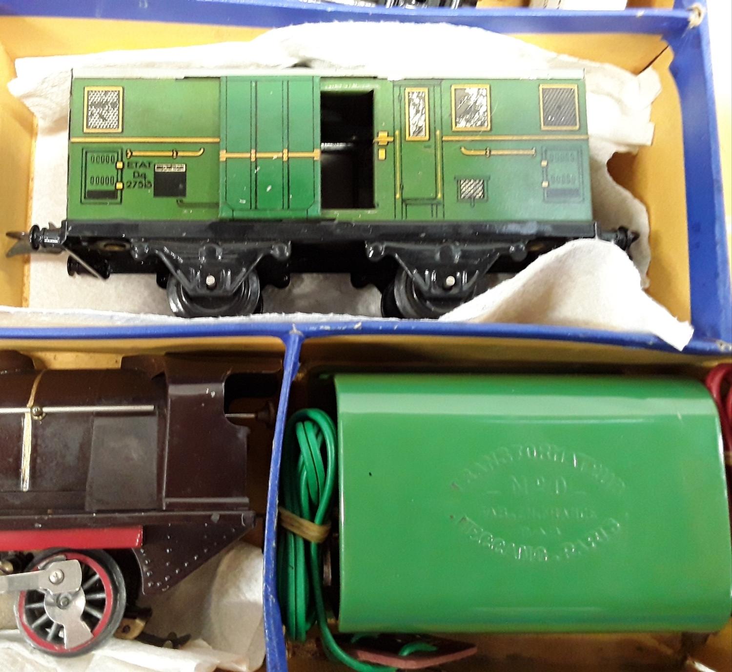 French Hornby Post-war 0-4E Passenger Train Set containing 0-4-0 Loco & Tender SNCF maroon, 3-rail - Image 4 of 4