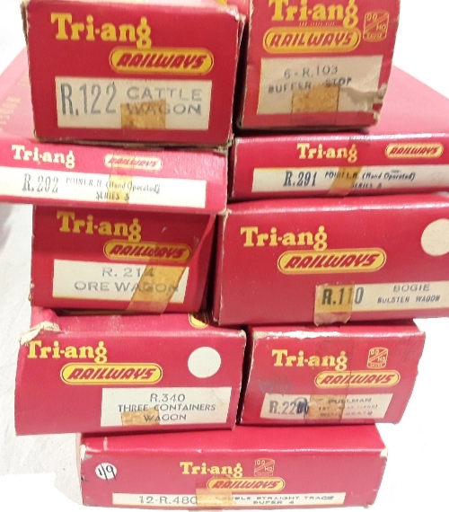 Triang Railways quantity of mainly boxed OO gauge rolling stock and accessories to include R403 - Image 2 of 3