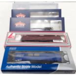 5 x OO Gauge boxed wagons/parcel van and a Dapol Motorised Track Cleaner - 4 x Bachmann 33-900E