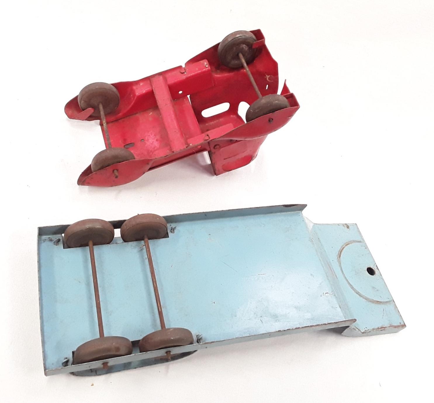 A tinplate red and blue low loader. - Image 2 of 3