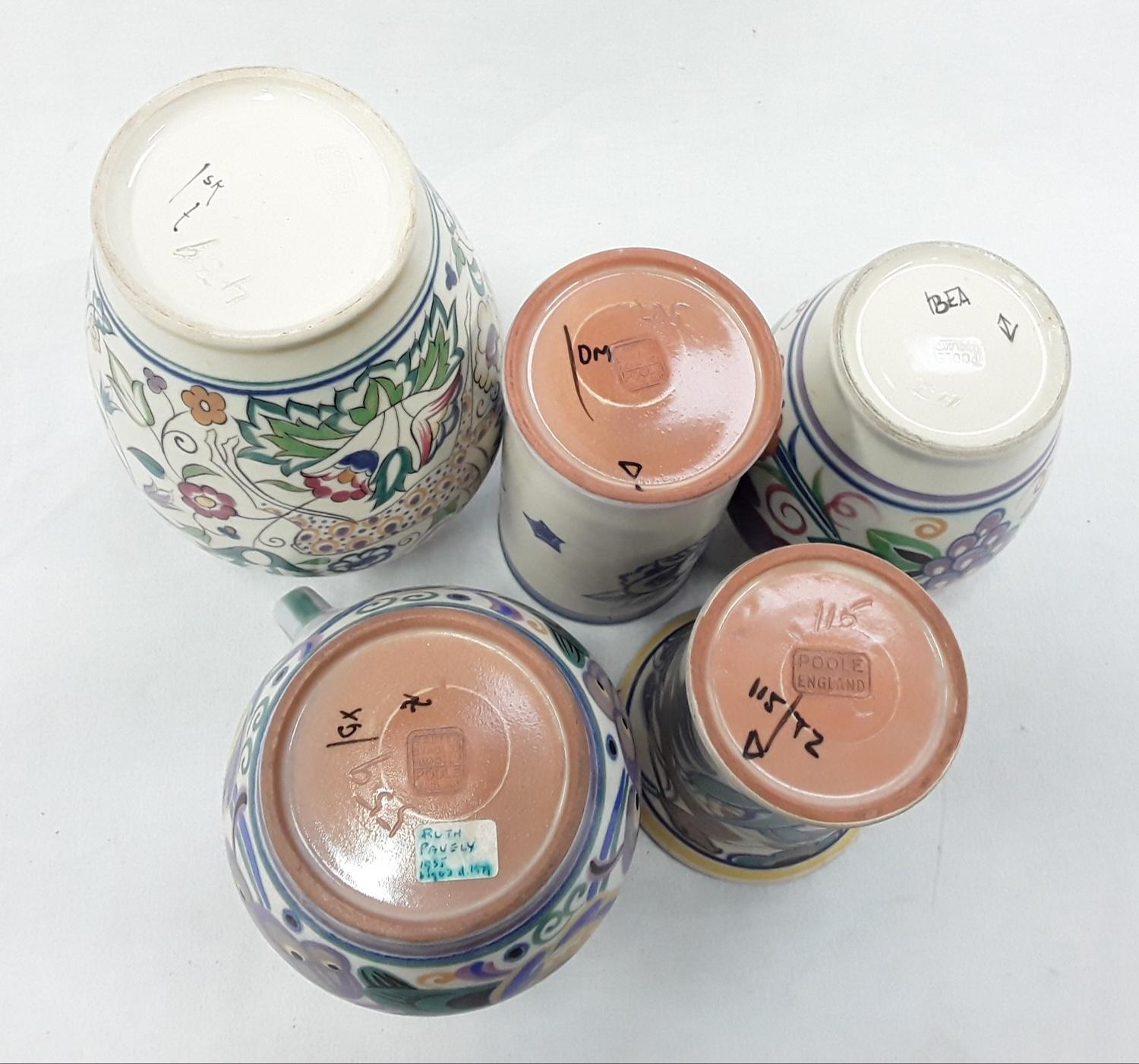 Poole Pottery SK pattern vase, together with 4 other traditional vases (5) - please examine. - Image 2 of 3