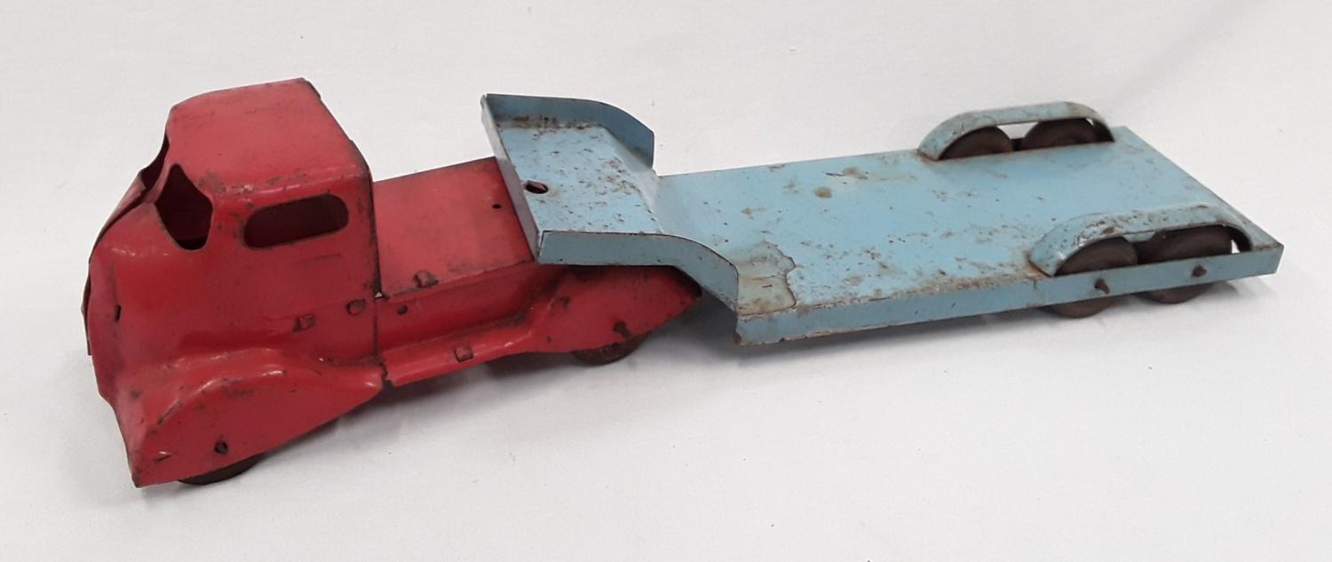 A tinplate red and blue low loader. - Image 3 of 3