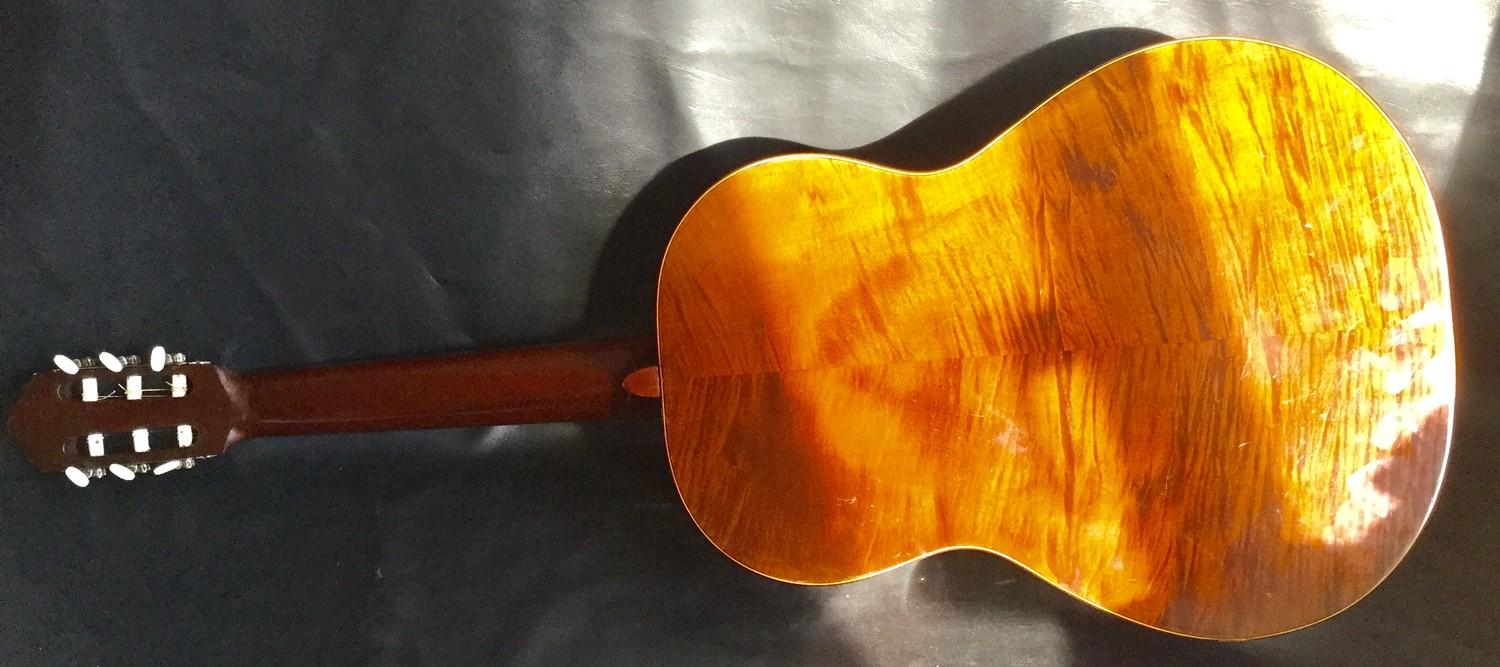 HAROLD PETERSEN CONCERT GUITAR. Iconic Maker here with the body made from Spruce & Rosewood and - Image 2 of 4