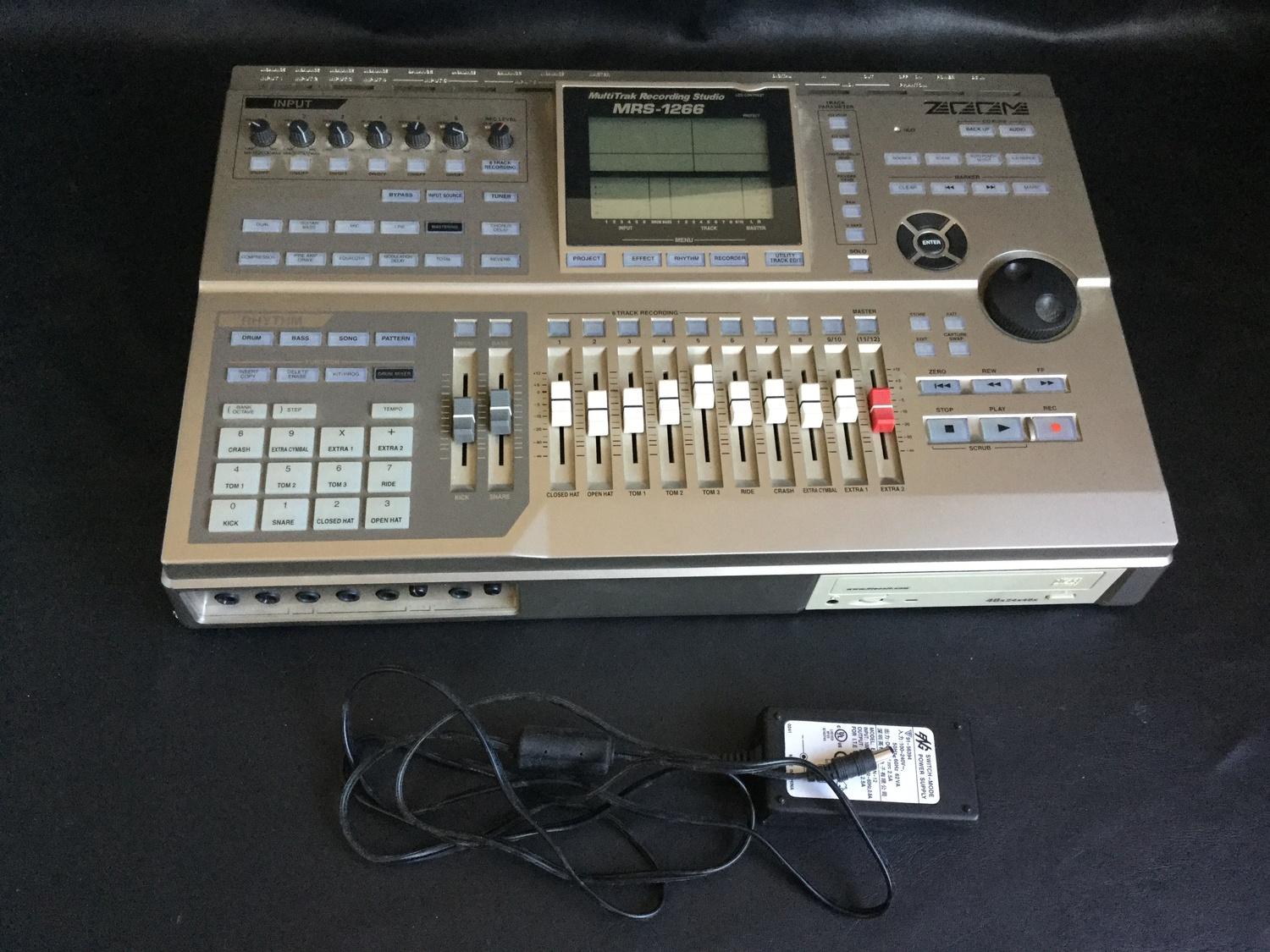 ZOOM MULTI TRACK RECORDING STUDIO. MRS 1266 digital music recorder/home studio it?s cd recorder. - Image 2 of 3