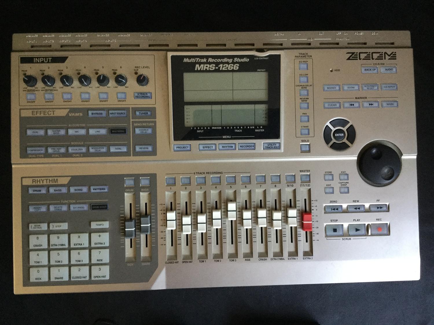 ZOOM MULTI TRACK RECORDING STUDIO. MRS 1266 digital music recorder/home studio it?s cd recorder. - Image 3 of 3