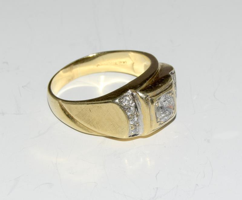A Gents diamond solitaire 0.75 points with diamond shoulders set in 8.6g 14ct gold ring, Size N. - Image 10 of 12