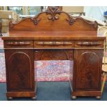 An antique Victorian mahogany twin pedestal Chiffonier. H:133 W:140 D:53 (cm).