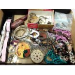 Box of collectable curios and jewellery.