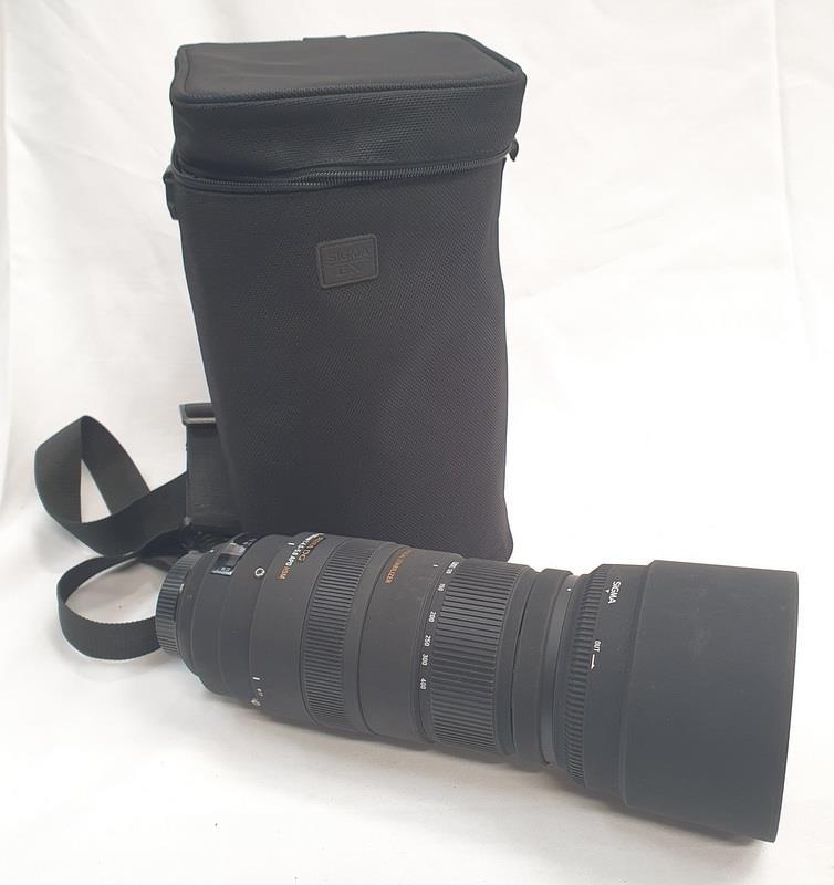 A Sigma DG Marumi 120-400mm HSM camera Lense with carry case (REF 123).