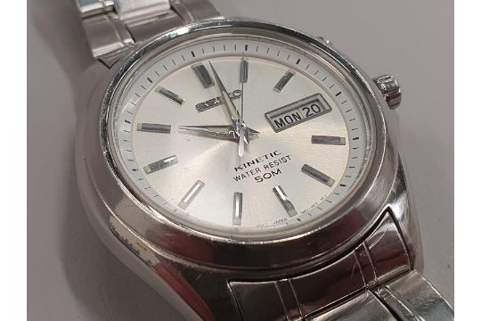 Seiko Kinetic Day/Date Watch. Water resist 50m. 680454. 5M63-0B90 A4.