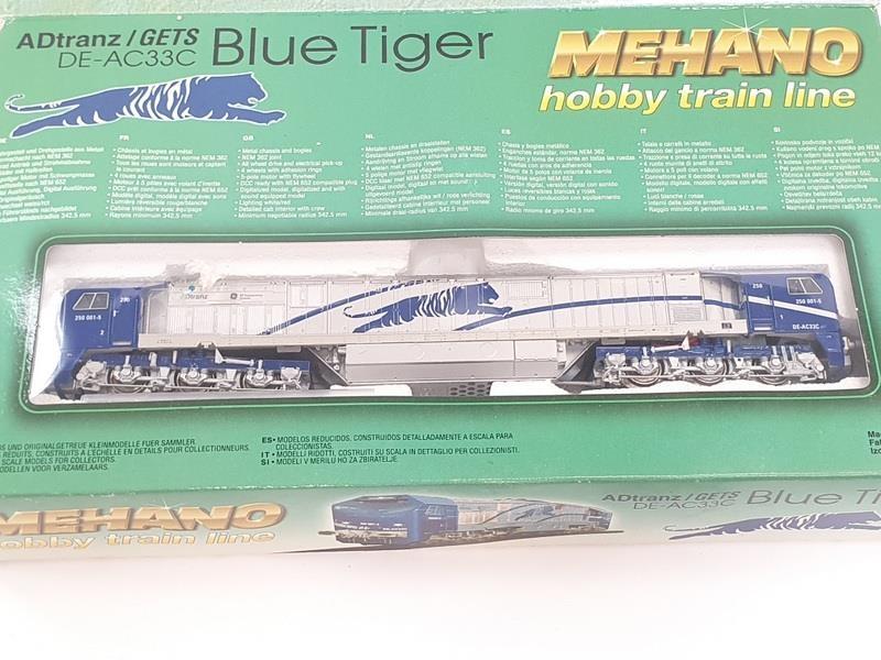 Mehano HO Gauge 2-rail AD Tranz/Gets DE-AC33C Blue Tiger diesel Locomotive blue and silver No.250 - Image 2 of 3