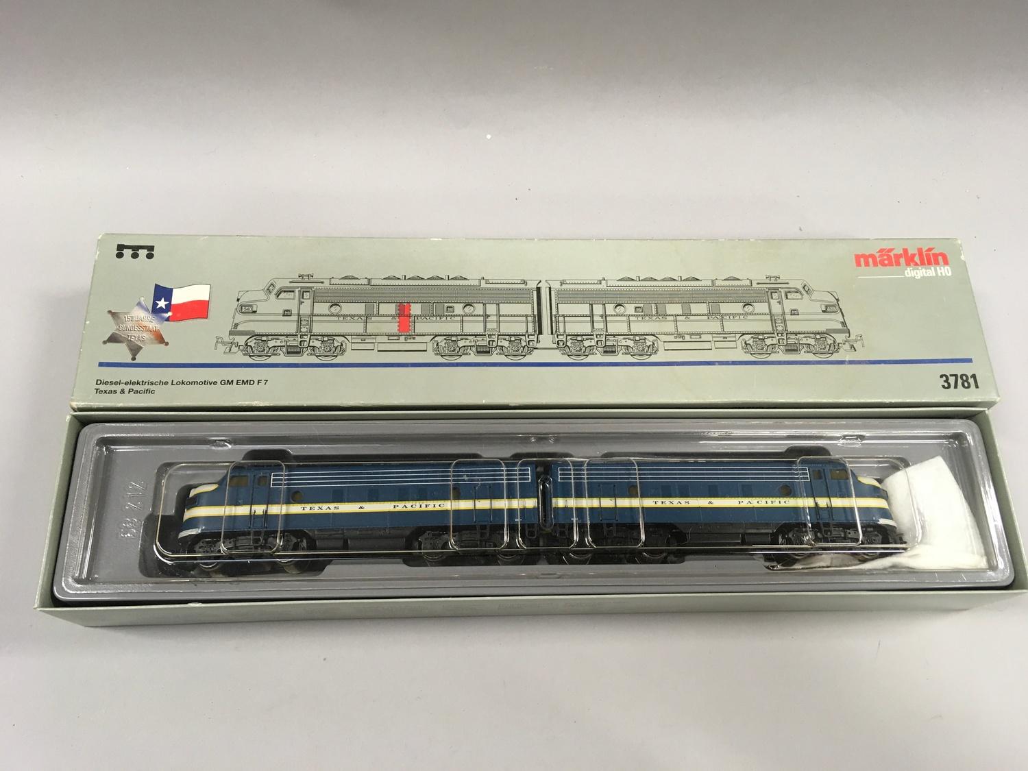 HO Marklin 3-rail Digital 3781 a pair of Texas Pacific blue and white livery GM type EMD F7 Units ( - Image 2 of 2