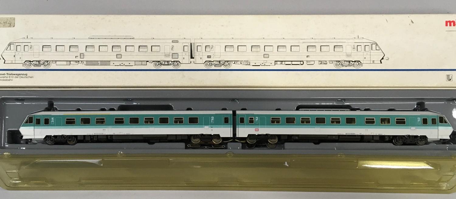 Marklin HO 3-rail 3476 2-car DB green and grey Class 610 Diesel Motor Unit No.610 015 with universal - Image 2 of 2