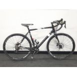 Black and white felt hybrid mountain bike. (Ref 40)