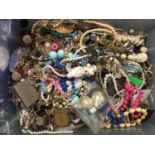 Assortment of miscellaneous jewellery. Ref w141. Police lost property store.