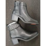 Pair of River Island Ladies leather boots UK size 4 (REF 105).