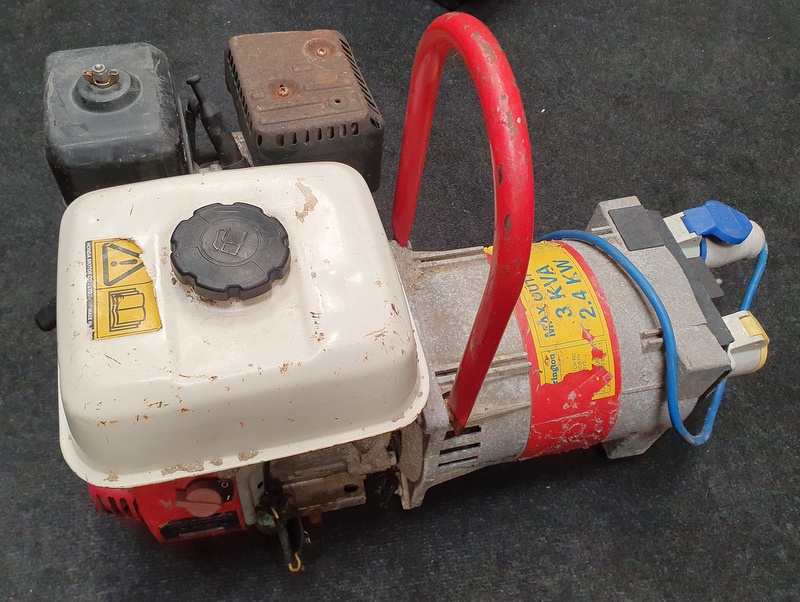 A Honda GX160 5.5 Petrol Generator.