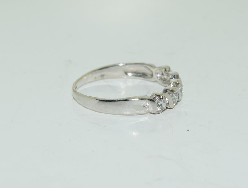 A Hallmarked five stone ring on 9ct white gold Size M + - Image 2 of 3