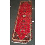 Hamedan Runner medallion red and blue 285 x 85 cm