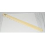 In 19th century ivory page turner 40 cm