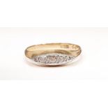 18ct gold ladies 5 stone diamond ring size M.