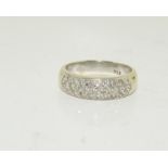 (750) Diamond band size O 5.9g.