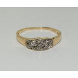 9ct gold diamond knot ring. Size T.